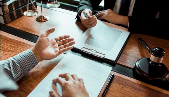 Homem registrando marcas e patentes em Itu
