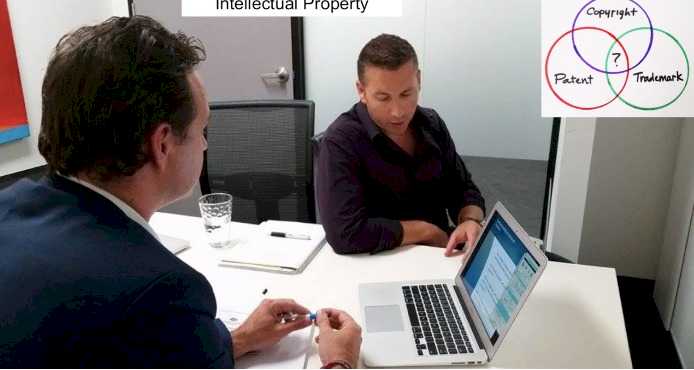 Homem registrando marca em Presidente Prudente Homem registrando marca em Presidente Prudente